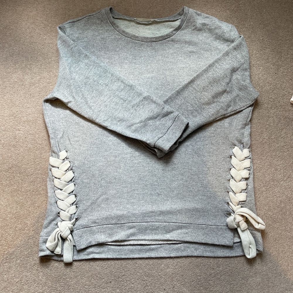 Really cute, loose-fitting jumper with tie detailing at sides. 

Great condition